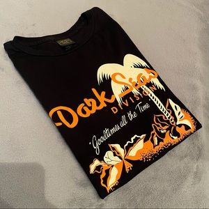 Dark Seas Beach T Shirt Size Small